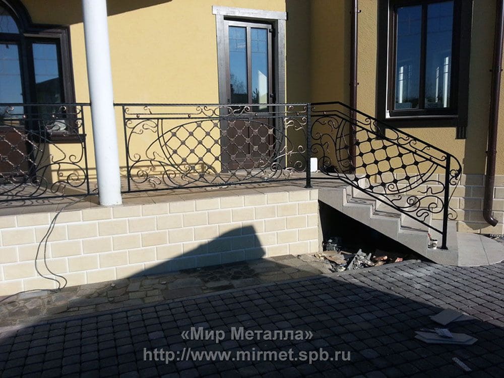 Лестничное ограждение в частном доме Лестничное ограждение в частном доме