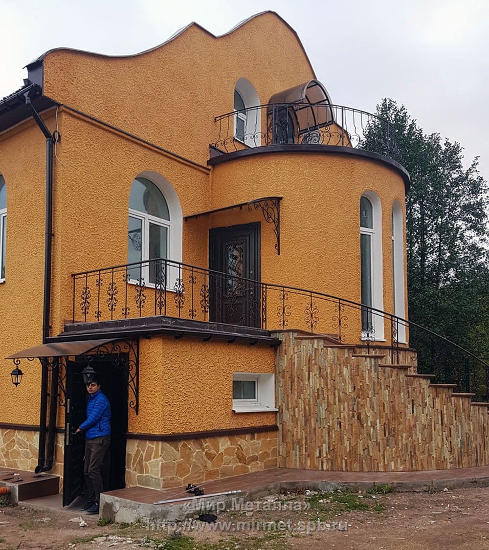 Кованые козырьки в частном доме Кованые козырьки в частном доме