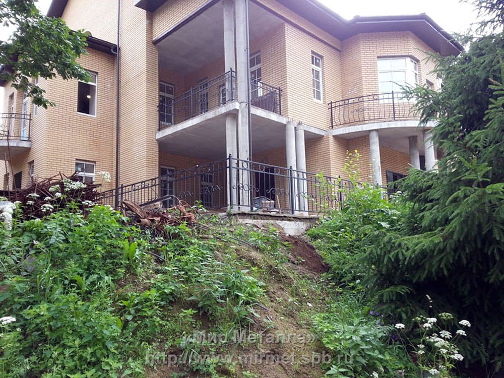 Кованые лестничные и балконные ограждения