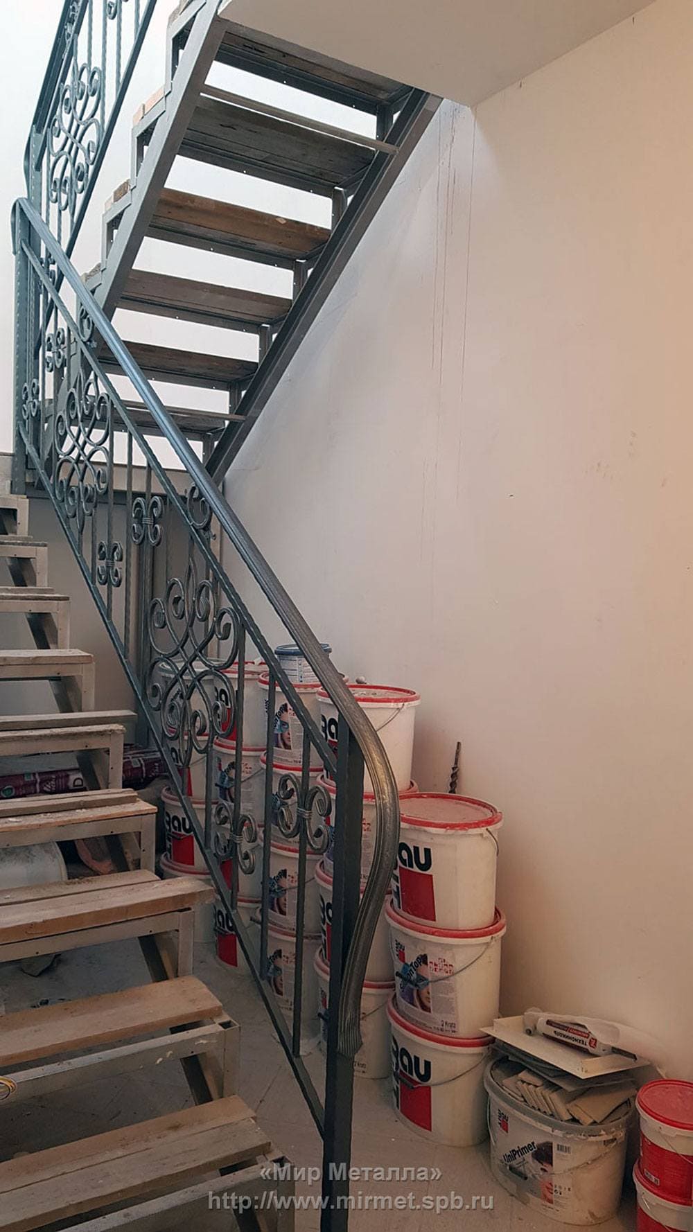 Перила лестницы в частном доме