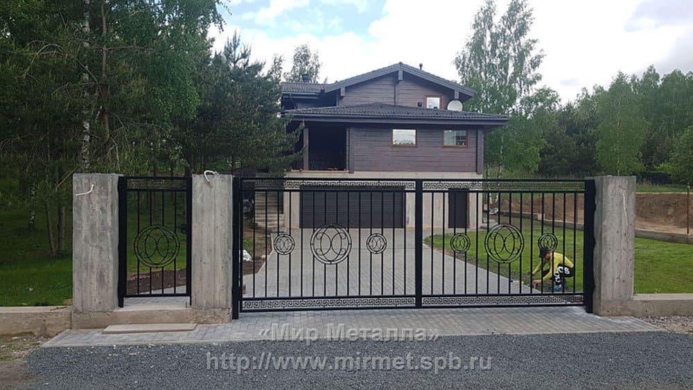 Ворота и калитка в частном доме Ворота и калитка в частном доме
