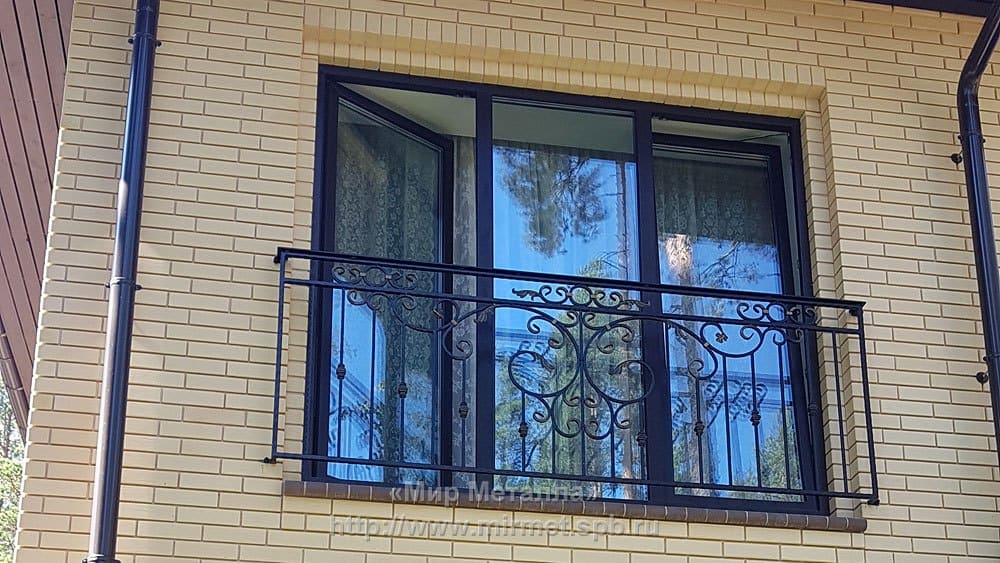 Французский балкон в частном доме